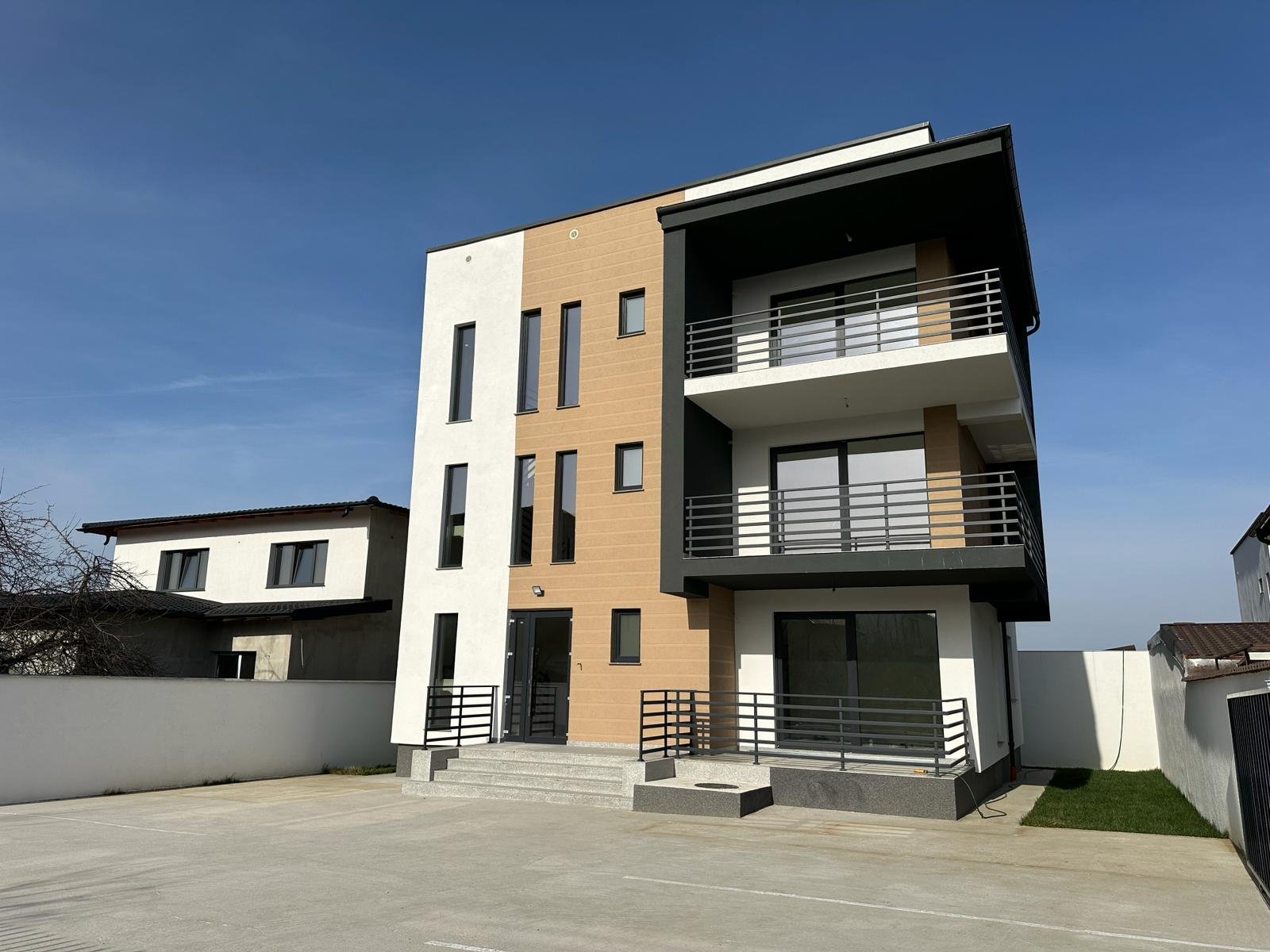 Construcție modernă de rezidențe în Pitești